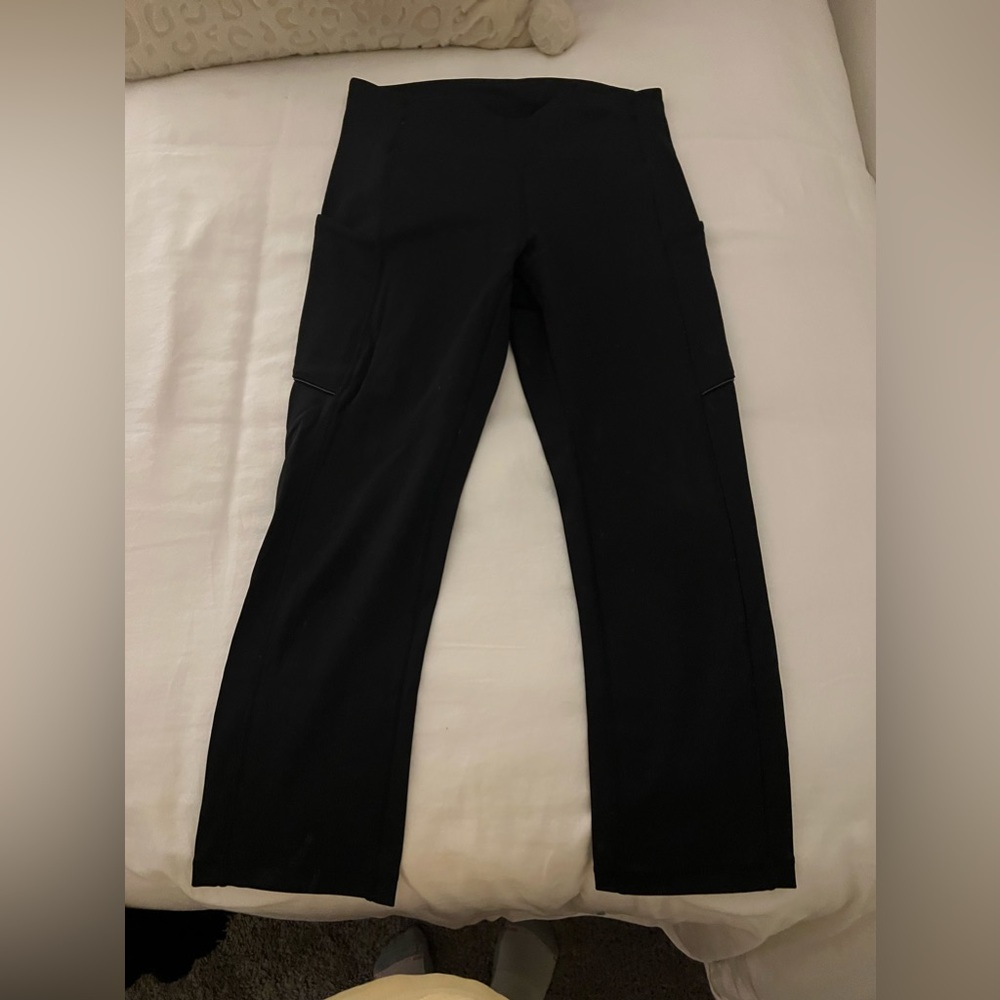 Black cropped lululemon leggings